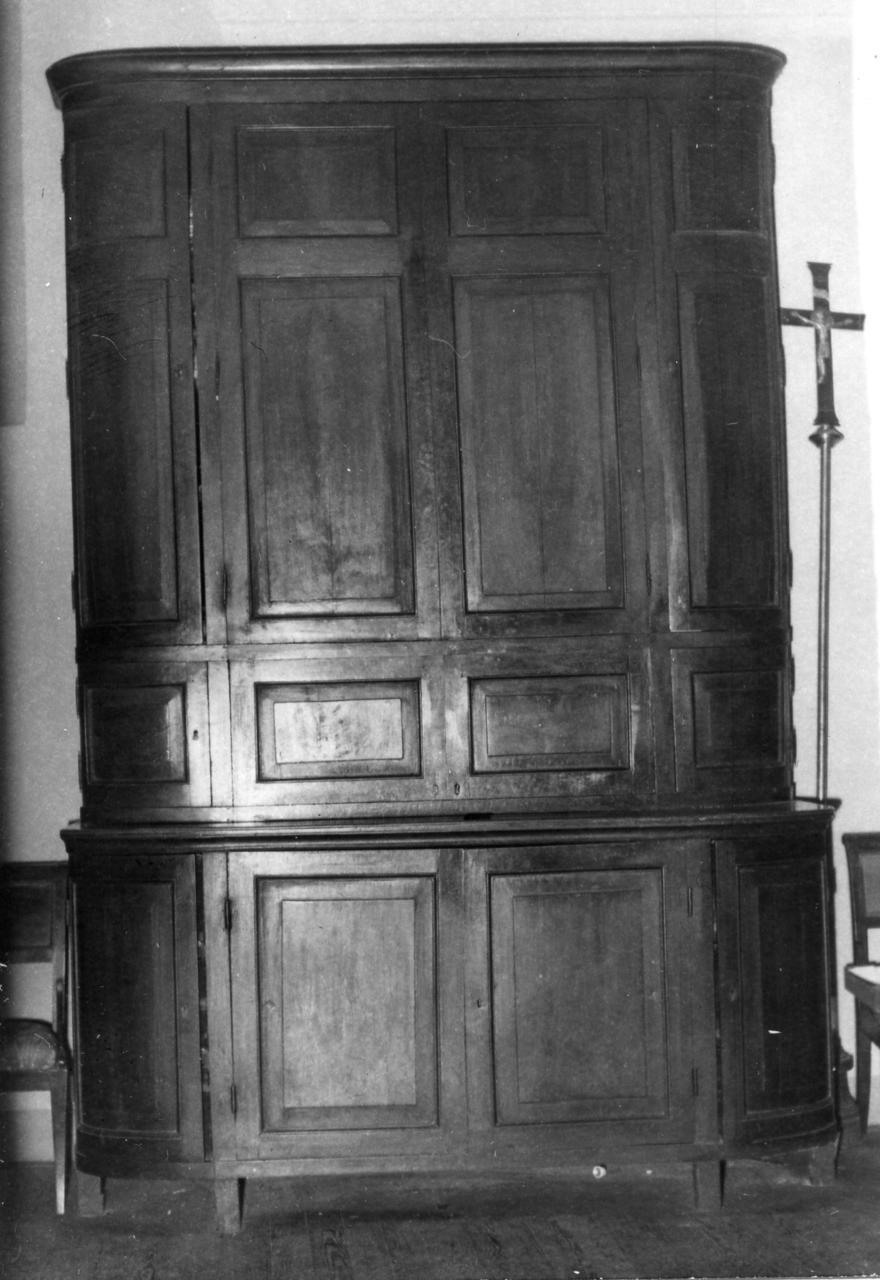 mobile da sacrestia con alzata - bottega modenese (prima metà sec. XIX)