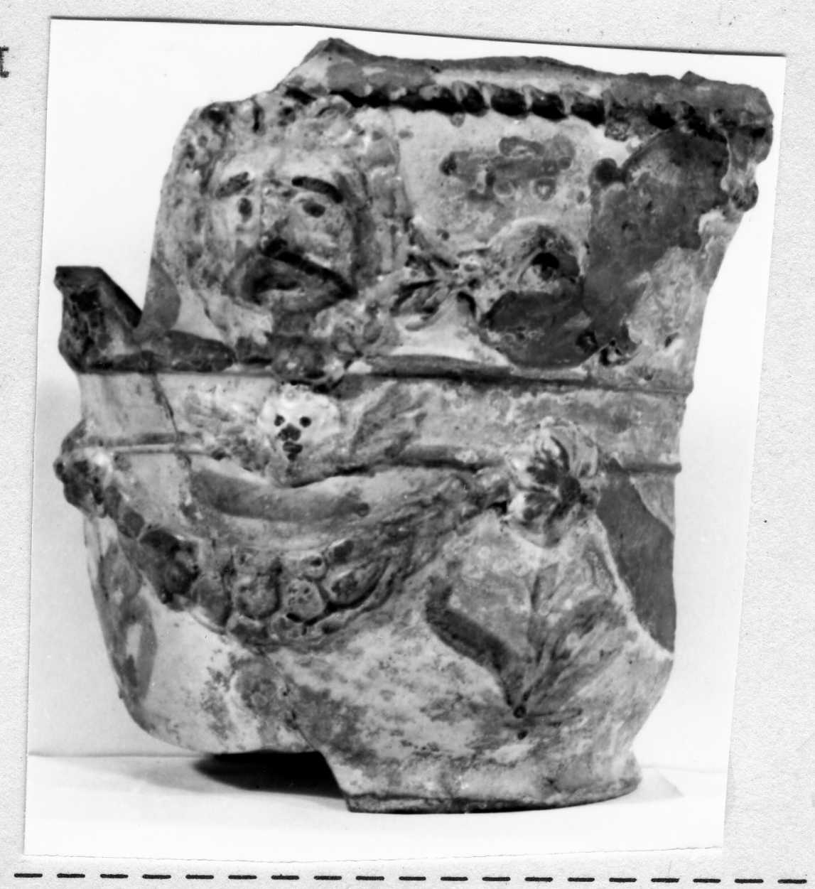 motivi decorativi a festoni con cherubini (vaso, frammento) - bottega emiliana (inizio sec. XVII)