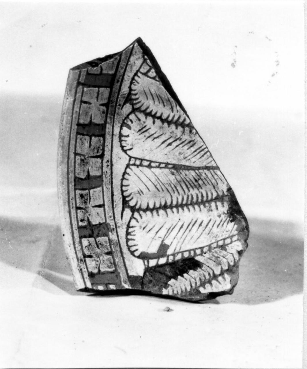 motivi decorativi (ciotola, frammento) - bottega carpigiana (seconda metà sec. XVI)