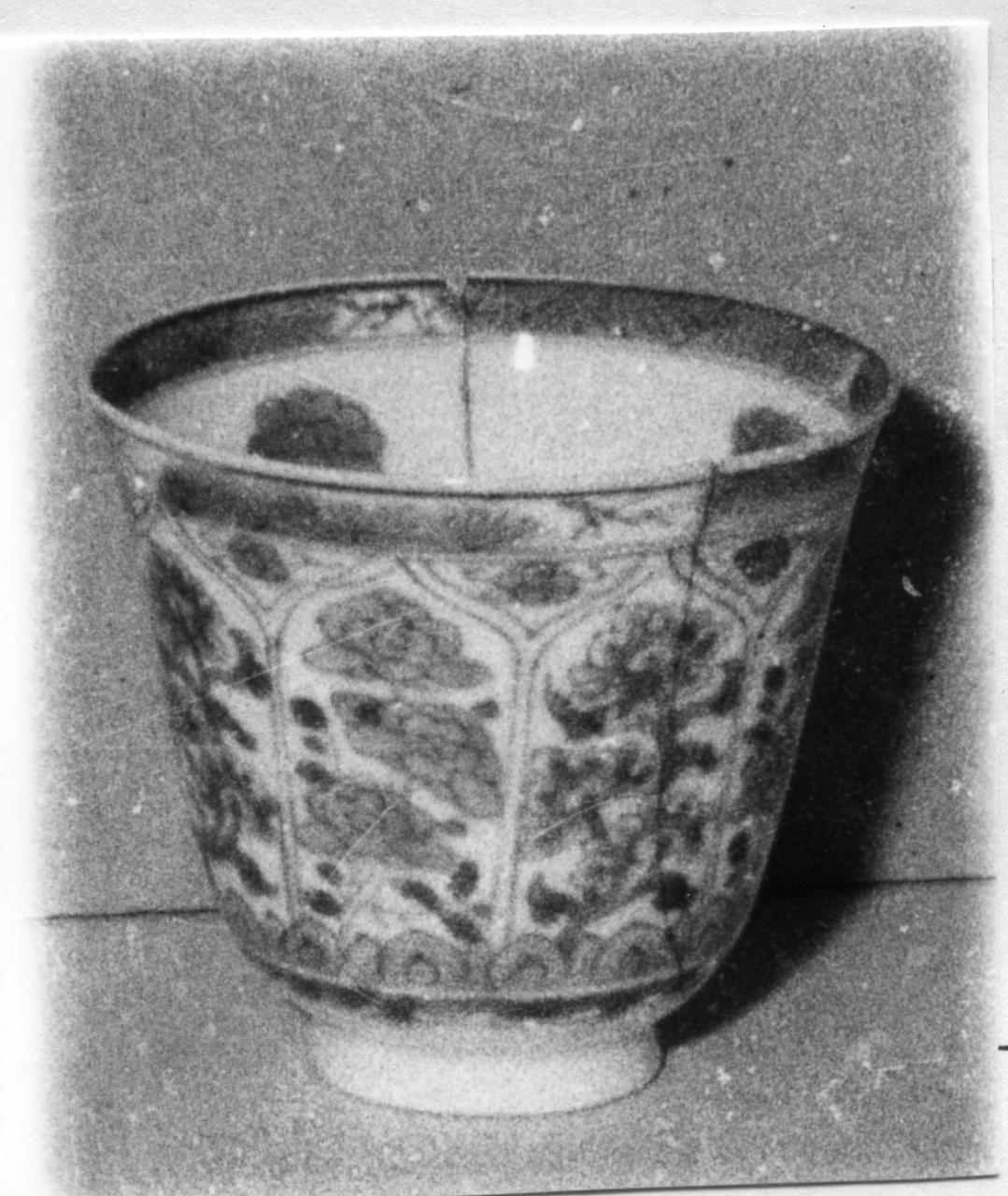 motivi decorativi (tazza) - bottega persiana (sec. XVIII)
