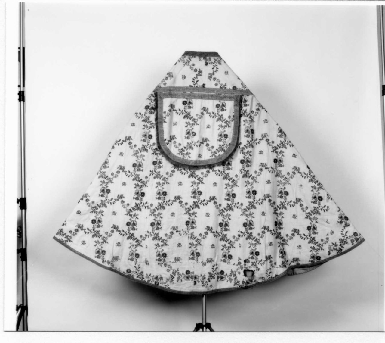 fiori (piviale) - manifattura emiliano-romagnola (sec. XIX)