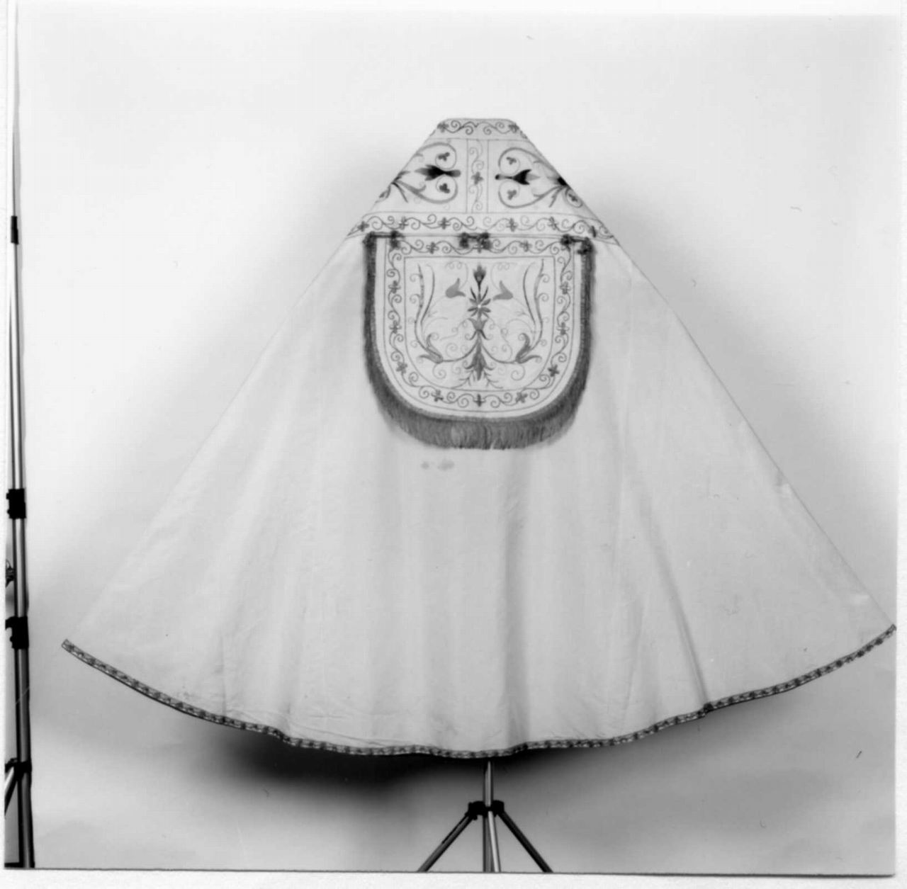 fiori (piviale) - manifattura emiliano-romagnola (sec. XIX)