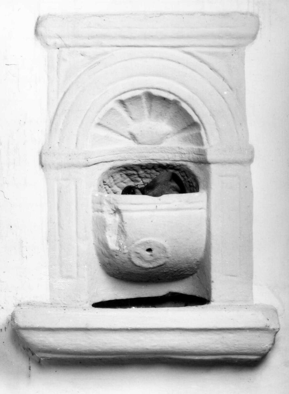 lavabo da sacrestia - bottega modenese (prima metà sec. XVI)