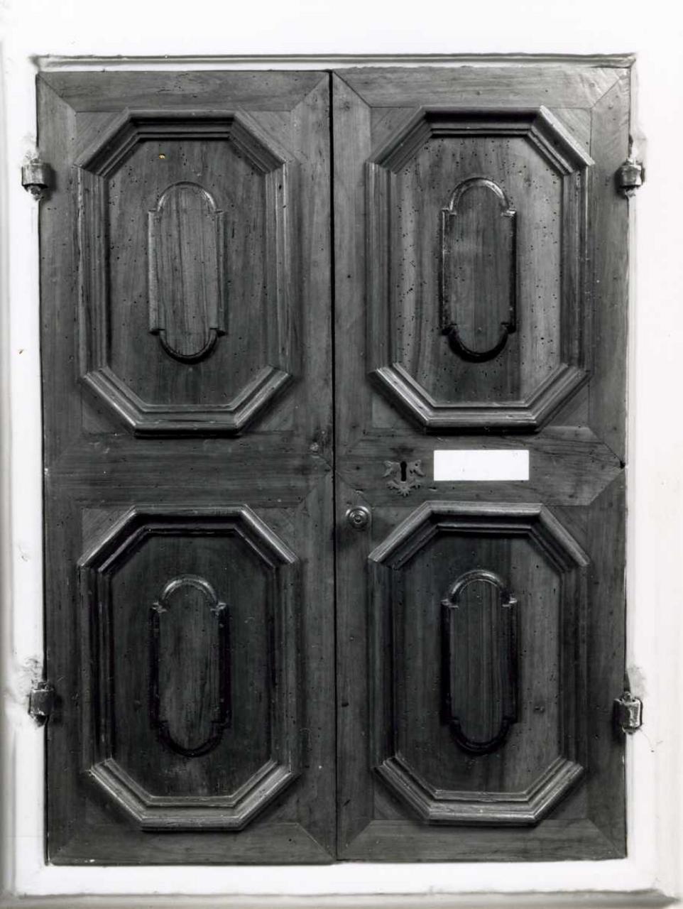 armadietto a muro, serie - bottega reggiana (fine/inizio secc. XVII/ XVIII)