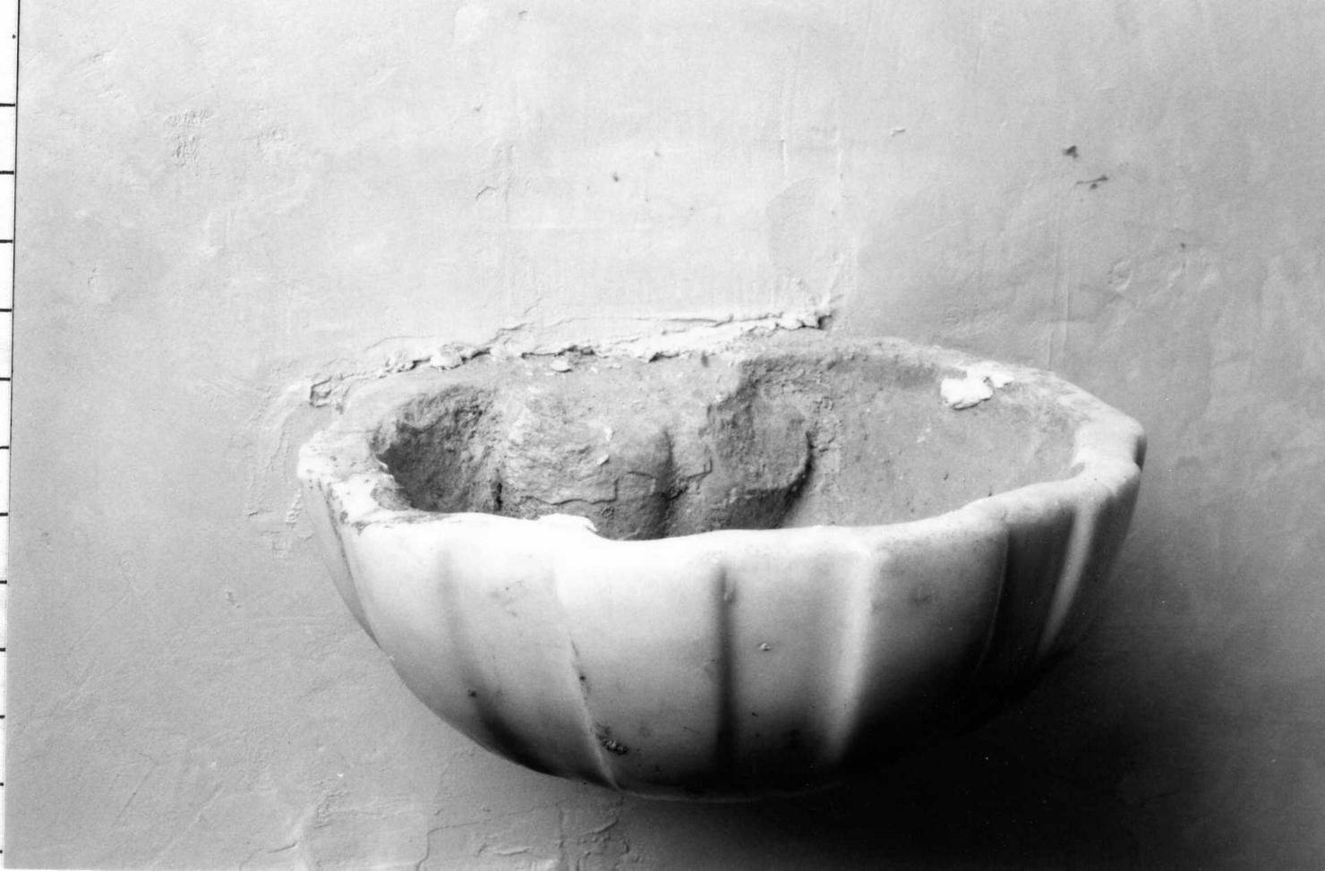 acquasantiera da parete - bottega reggiana (seconda metà sec. XVIII)