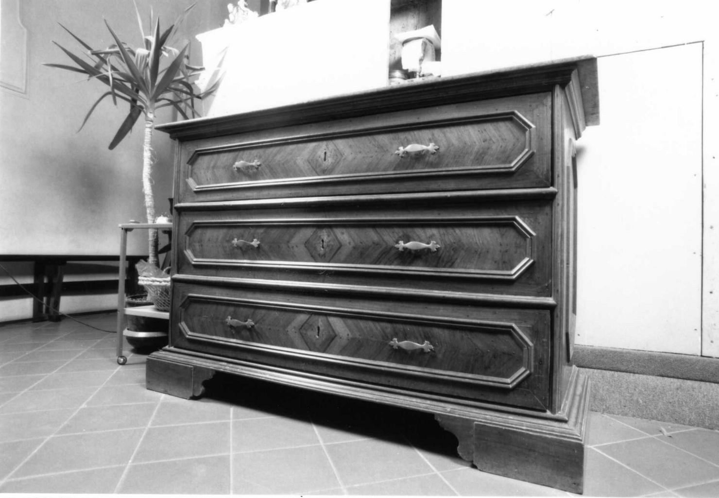 cassettone - bottega reggiana (seconda metà sec. XVII)