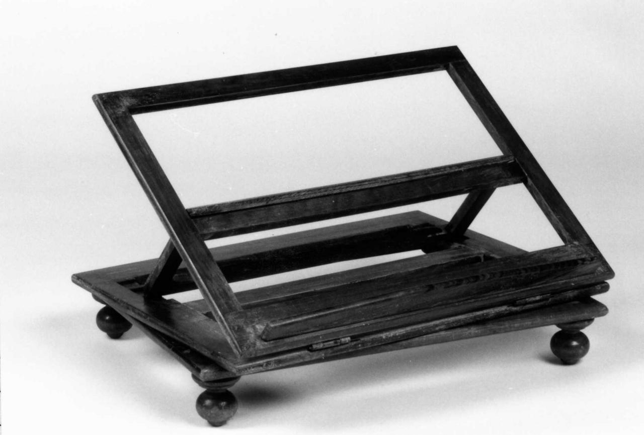 leggio da tavolo - bottega italiana (prima metà sec. XX)