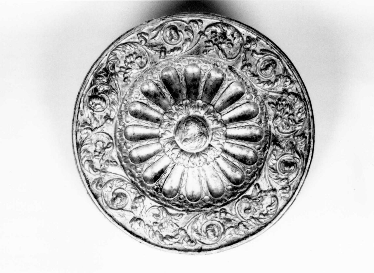 piatto per elemosine - bottega emiliana (primo quarto sec. XVII)