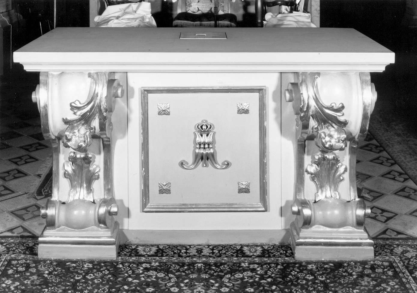 altare - a blocco di Tarasconi Rainago (bottega) (secondo quarto, secondo quarto sec. XX, sec. XX)