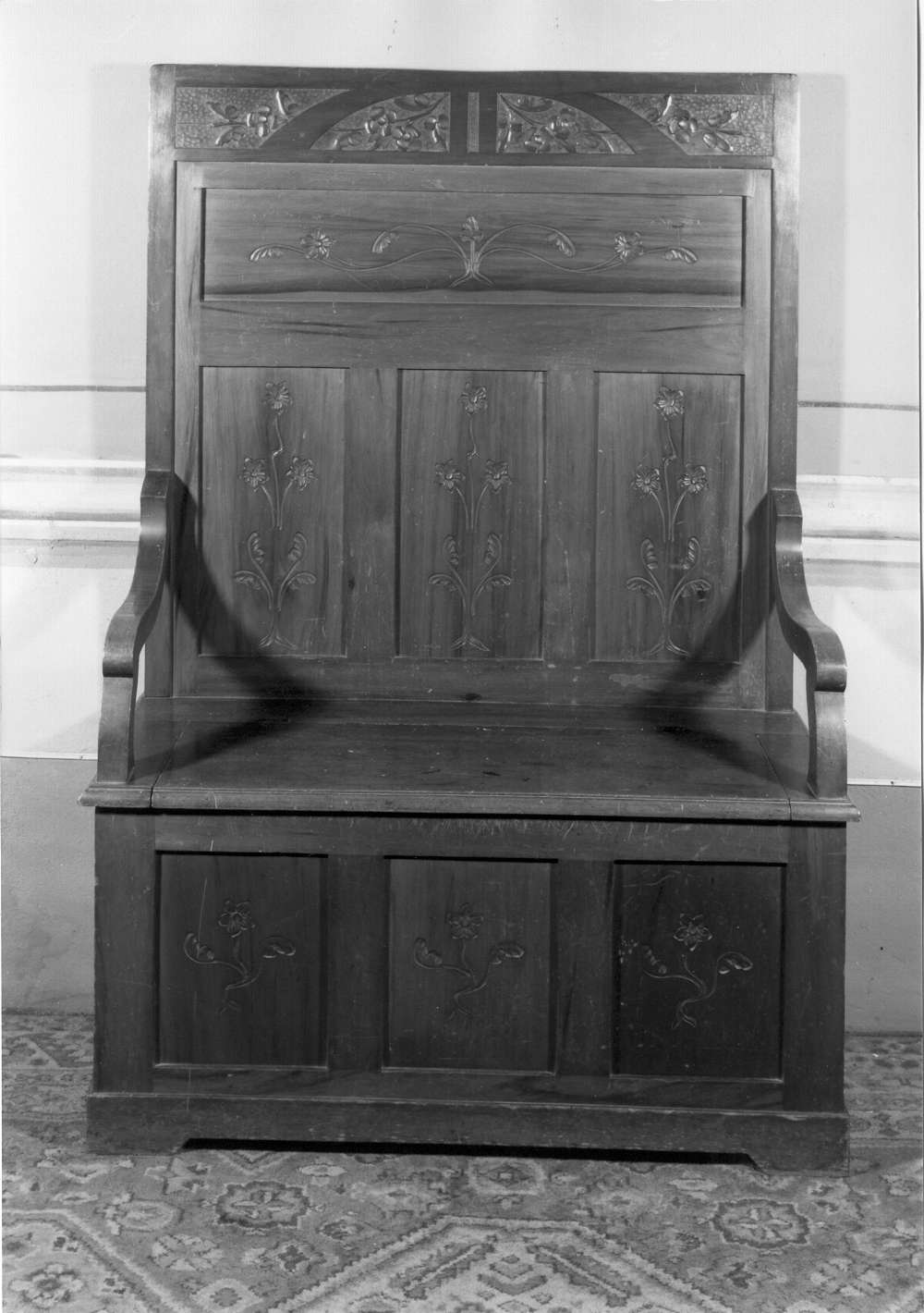 panca, elemento d'insieme - manifattura emiliana (primo quarto sec. XX)