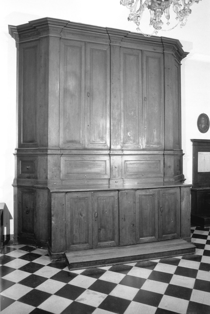 mobile da sacrestia, serie - manifattura modenese (sec. XIX)