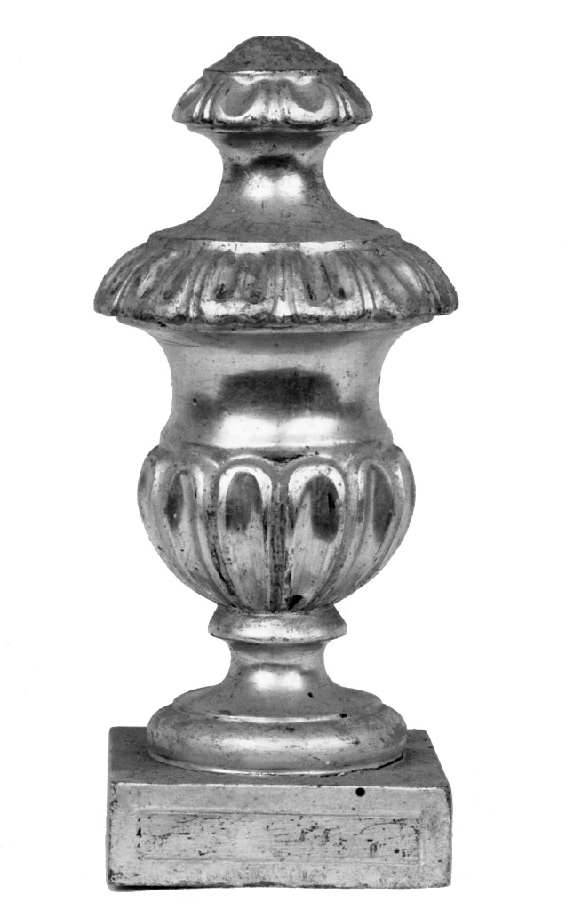 vaso d'altare con composizione floreale, serie - manifattura emiliana (prima metà sec. XIX)