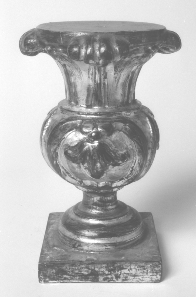 vaso d'altare con composizione floreale, serie - manifattura modenese (metà sec. XIX)