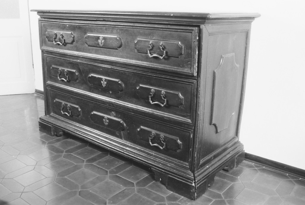 cassettone - manifattura emiliana (prima metà sec. XVIII)