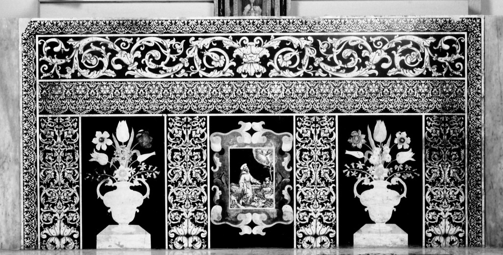 motivi decorativi a volute e candelabre, vasi di fiori e San Francesco (paliotto) di Gavignani Giovanni (attribuito) (sec. XVII)