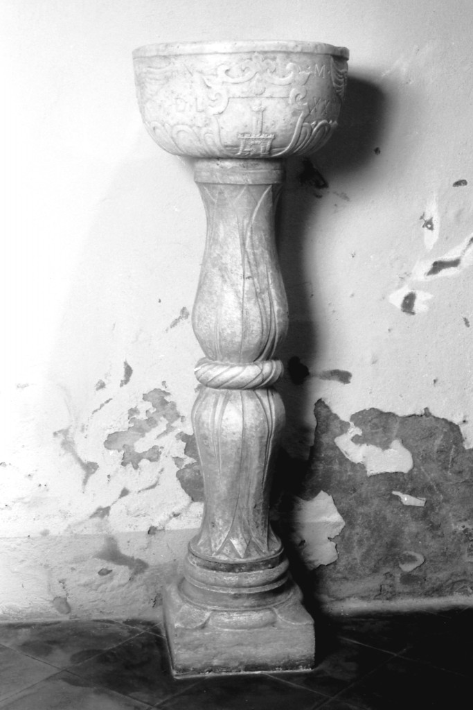 acquasantiera - a fusto - manifattura modenese (sec. XVI)