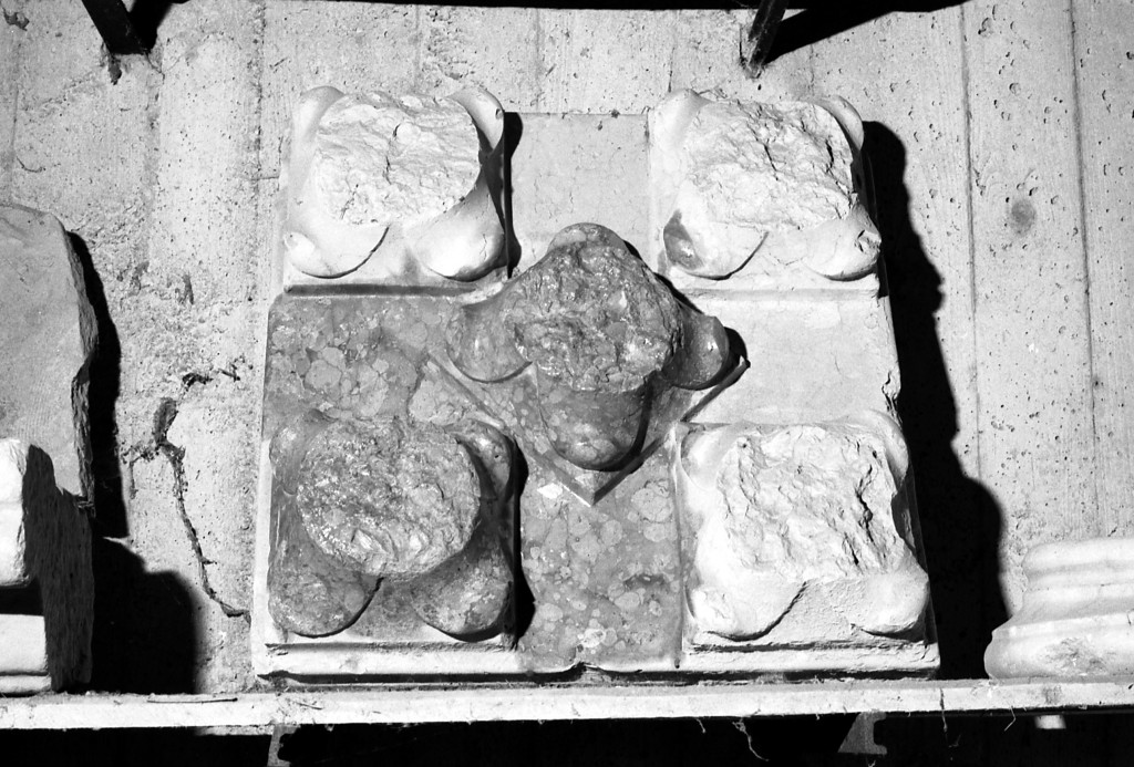 base di colonna, insieme - bottega emiliana (sec. XII, sec. XIII)