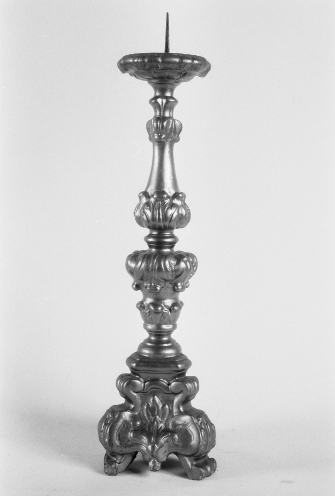 candeliere d'altare, serie - manifattura reggiana (sec. XVIII)