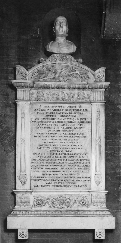 busto di Antonio Bertesi con simboli sepolcrali ed ecclesiastici (monumento funebre) di Righi Luigi - manifattura emiliana (sec. XIX, sec. XIX)