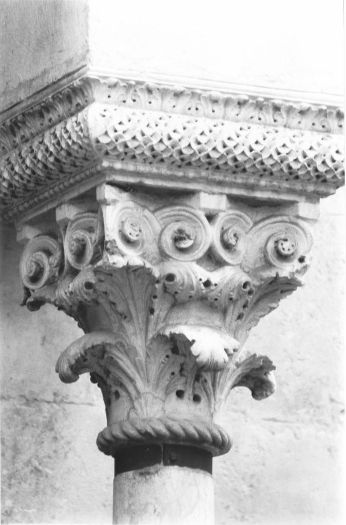 foglie di acanto (capitello, serie) di Wiligelmo (bottega) (secc. XI/ XII)