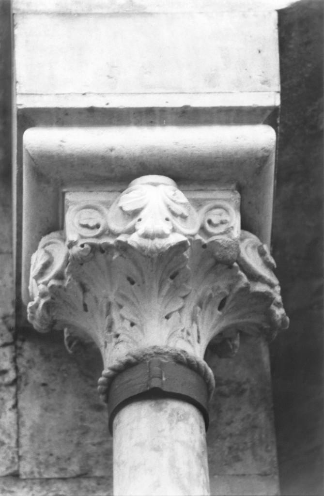 motivo decorativo fogliato (capitello) di Wiligelmo (bottega) (secc. XI/ XII)