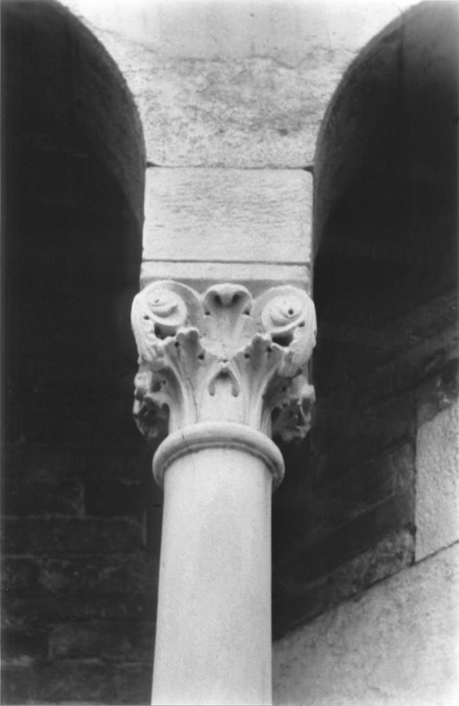 motivi decorativi fogliati (capitello) di Wiligelmo (cerchia) (secc. XI/ XII)