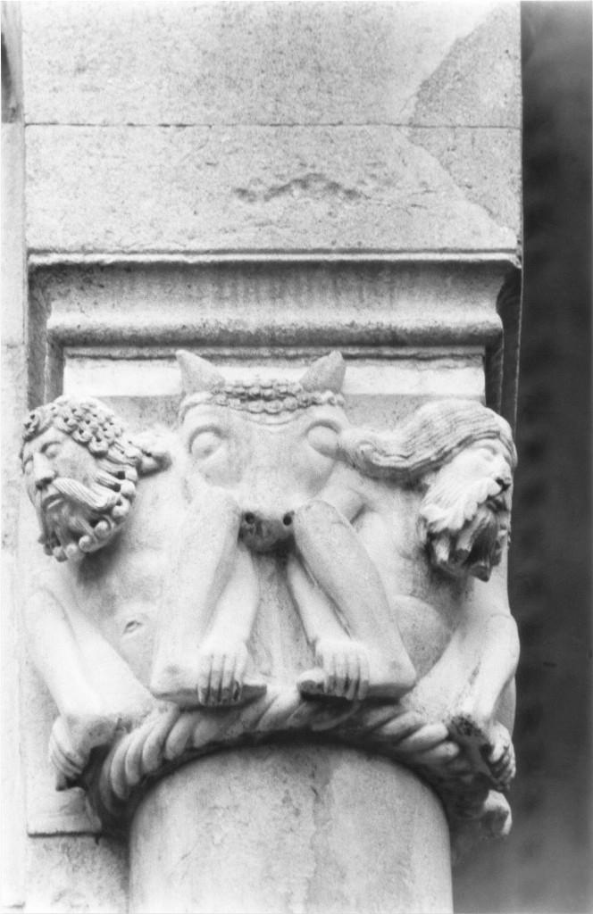 uomini nudi rannicchiati (capitello) di Wiligelmo (secc. XI/ XII)