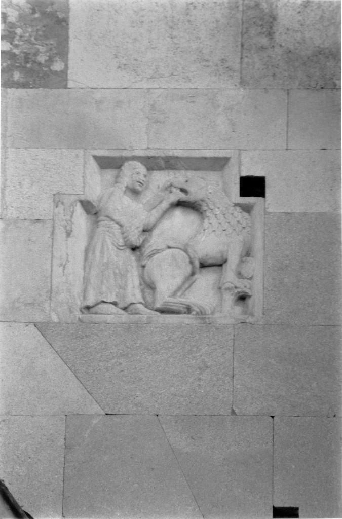 Sansone smascella il Leone (rilievo) di Wiligelmo (attribuito) (secc. XI/ XII)