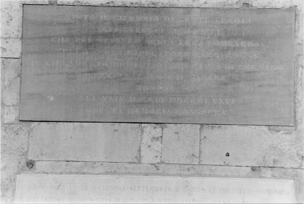 lapide commemorativa - manifattura modenese (sec. XIX)