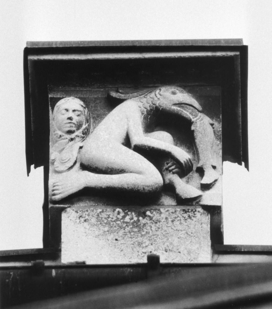 ibrido mangiatore di pesce (metopa) di Boccolari Benedetto (sec. XX)