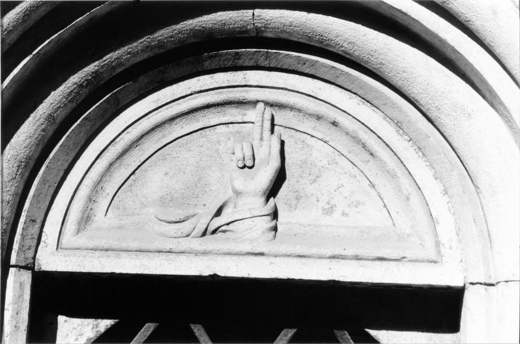 La mano di Dio benedicente, mano divina (rilievo) - bottega campionese (sec. XIII)