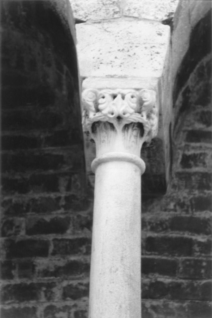 motivi decorativi fogliati (capitello) di Lanfranco (cerchia) (secc. XI/ XII)