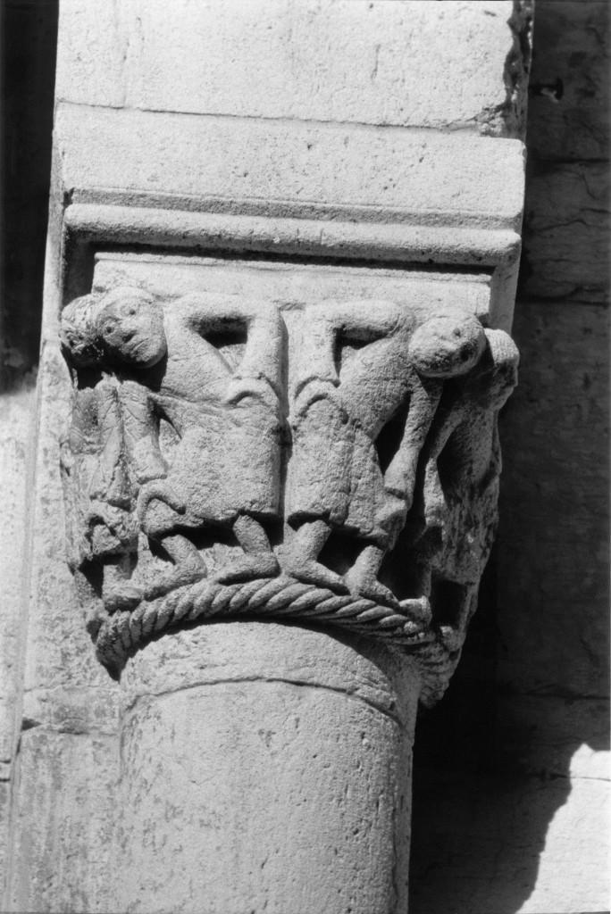 figure con lunghe vesti dalle ampie maniche (capitello) di Lanfranco (cerchia) (secc. XI/ XII)