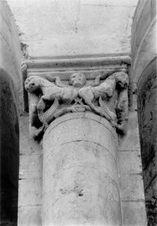 leoni bicorpi con piccolo drago tra le zampe e figura maschile (capitello) di Lanfranco (cerchia) (secc. XI/ XII)