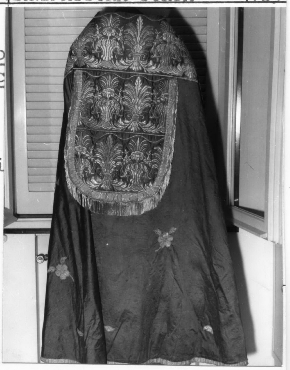 motivi decorativi vegetali a palmette (piviale) - manifattura turca (metà sec. XIX)