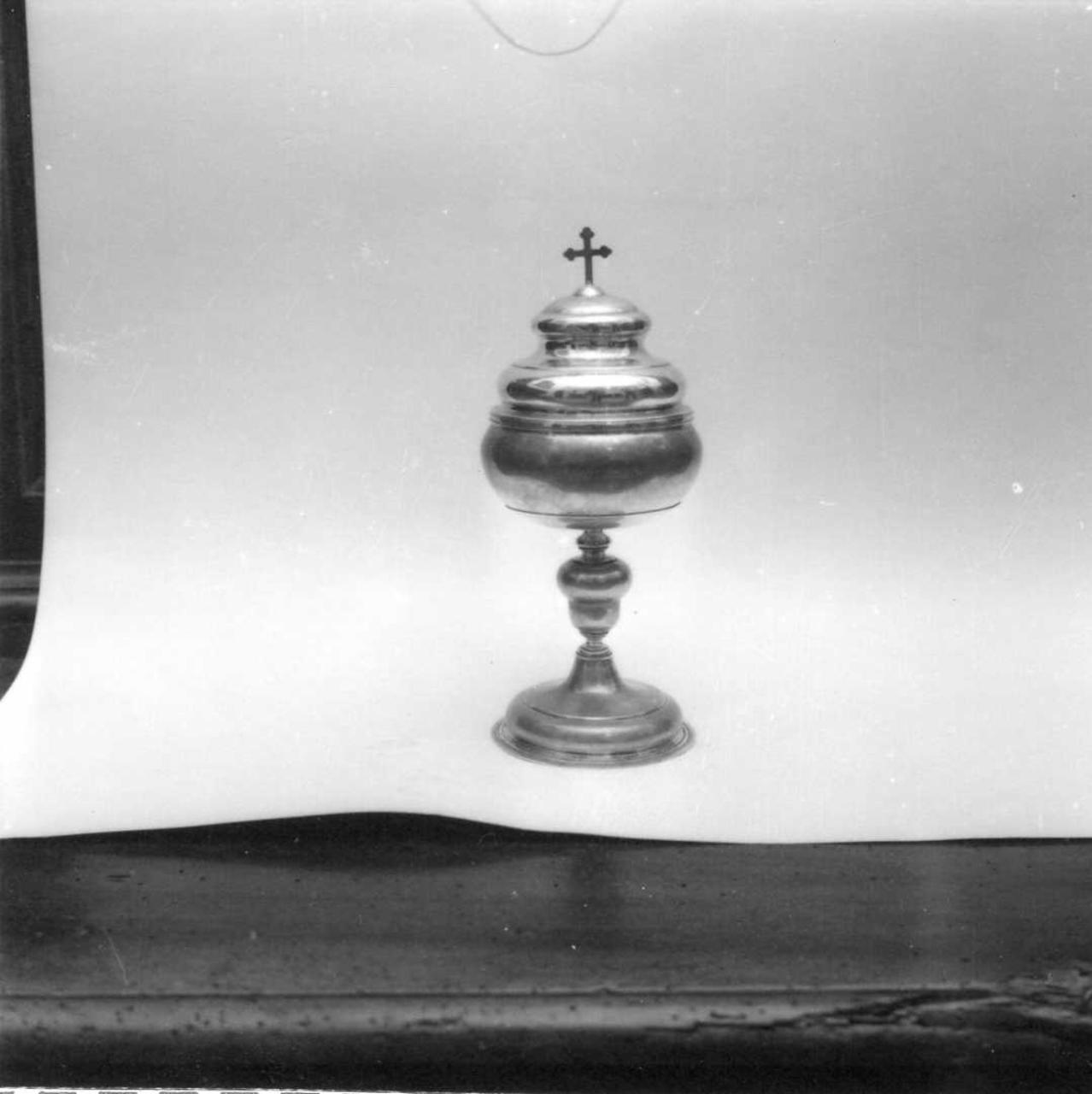 pisside - bottega emiliana (fine/inizio secc. XVII/ XVIII)