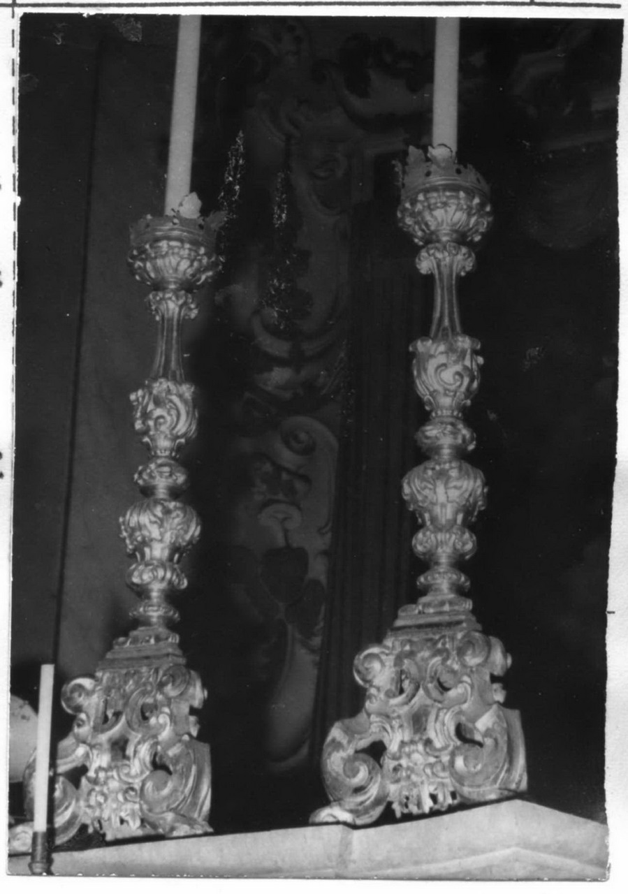 motivi decorativi a volute (candeliere, serie) - bottega modenese (sec. XIX)