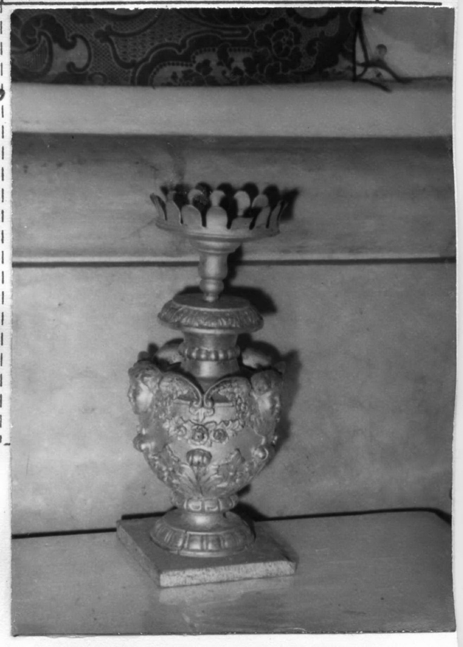 angioletti con ghirlande (vaso d'altare con composizione floreale, serie) - bottega modenese (sec. XIX)