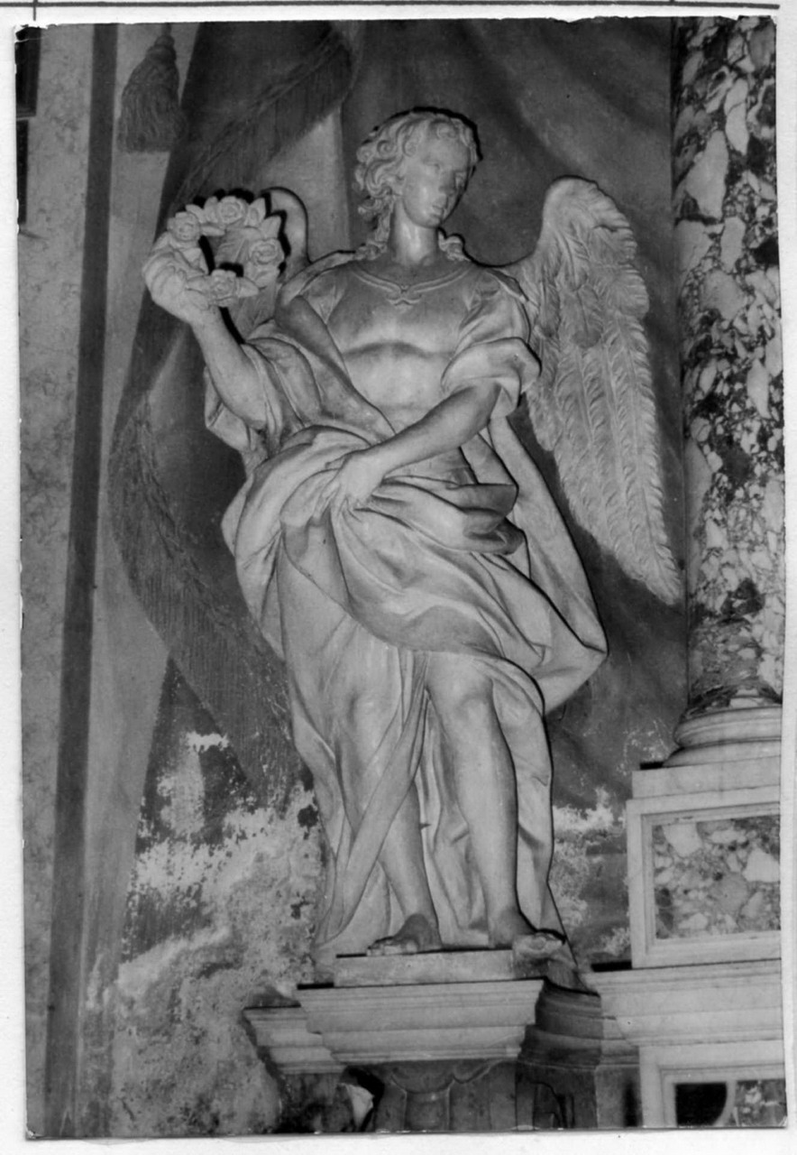 angelo con ghirlanda (scultura) di Battaglioli Pietro (sec. XVIII)