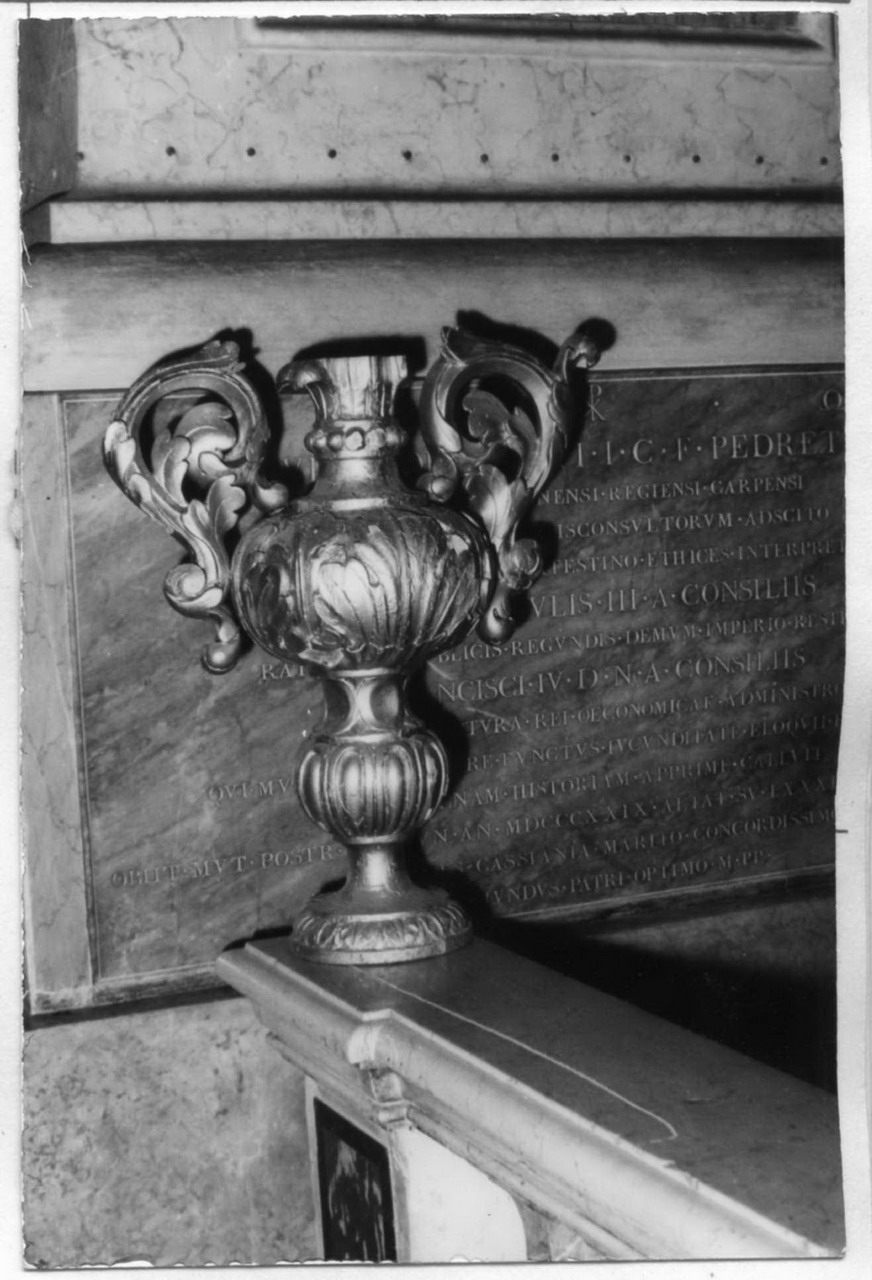 motivi decorativi vegetali stilizzati (vaso da fiori) - bottega italiana (?) (sec. XIX)