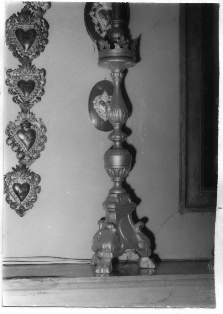 motivi decorativi a volute (candeliere, serie) - bottega italiana (sec. XIX)