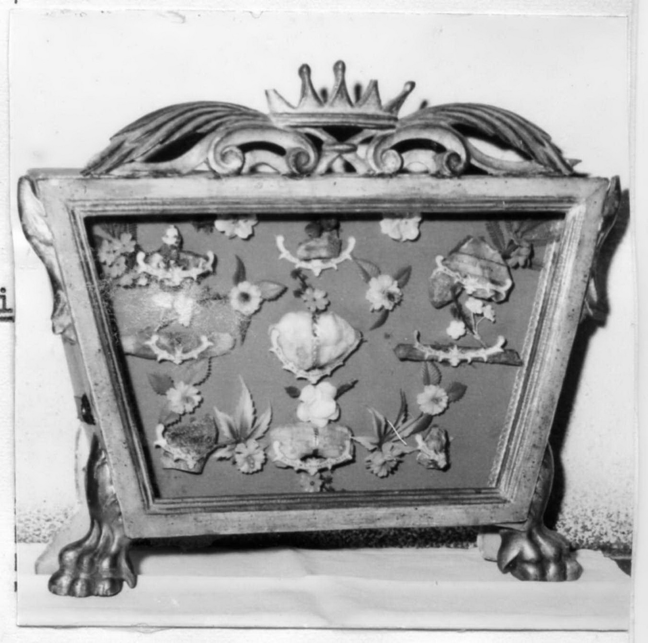 ghirlanda (reliquiario a teca) - bottega modenese (sec. XIX)