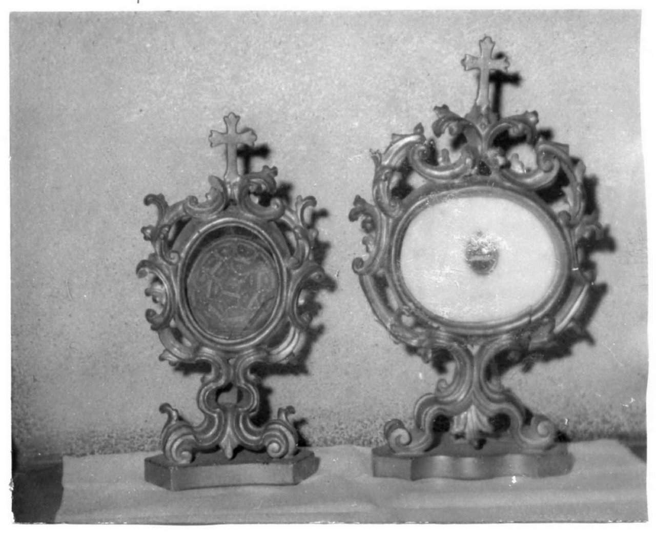 motivi decorativi a volute (reliquiario, serie) - bottega modenese (sec. XVIII)