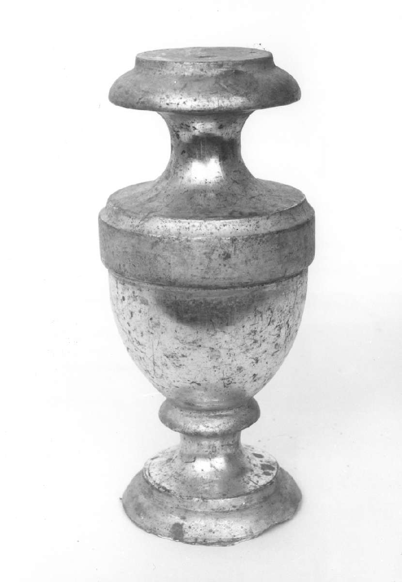 vaso d'altare con composizione floreale, serie - manifattura emiliana (sec. XIX)
