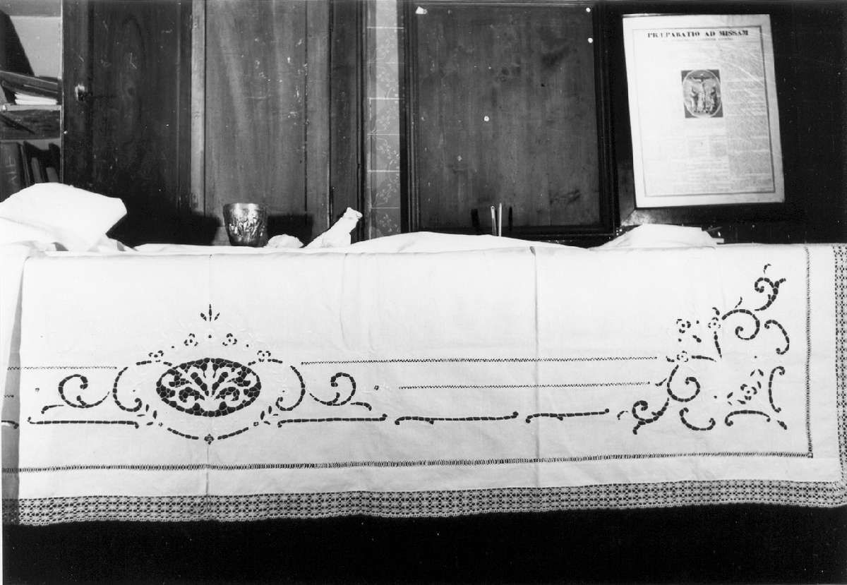 tovaglia d'altare - manifattura sassolese (inizio sec. XX)