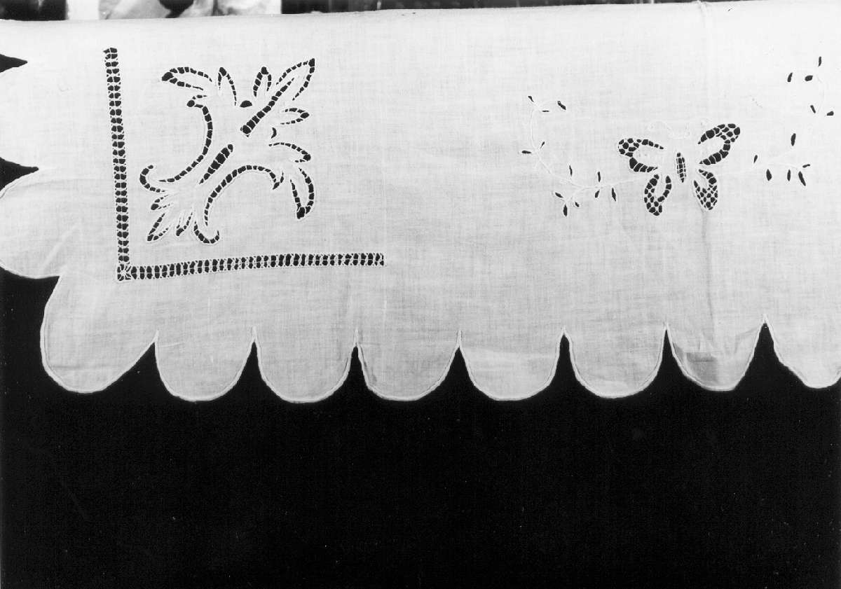 tovaglia d'altare - manifattura sassolese (inizio sec. XX)