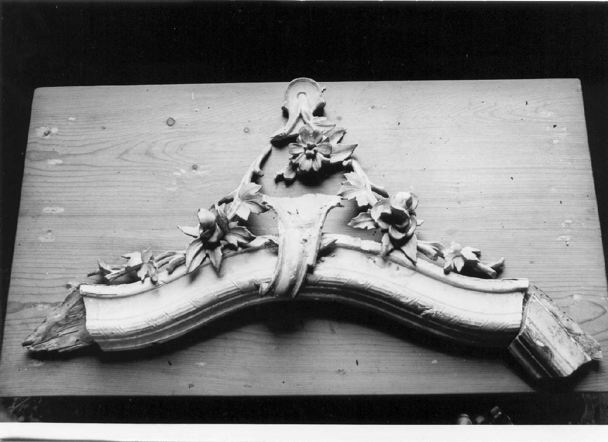 cornice architettonica, frammento - manifattura modenese (fine sec. XIX)