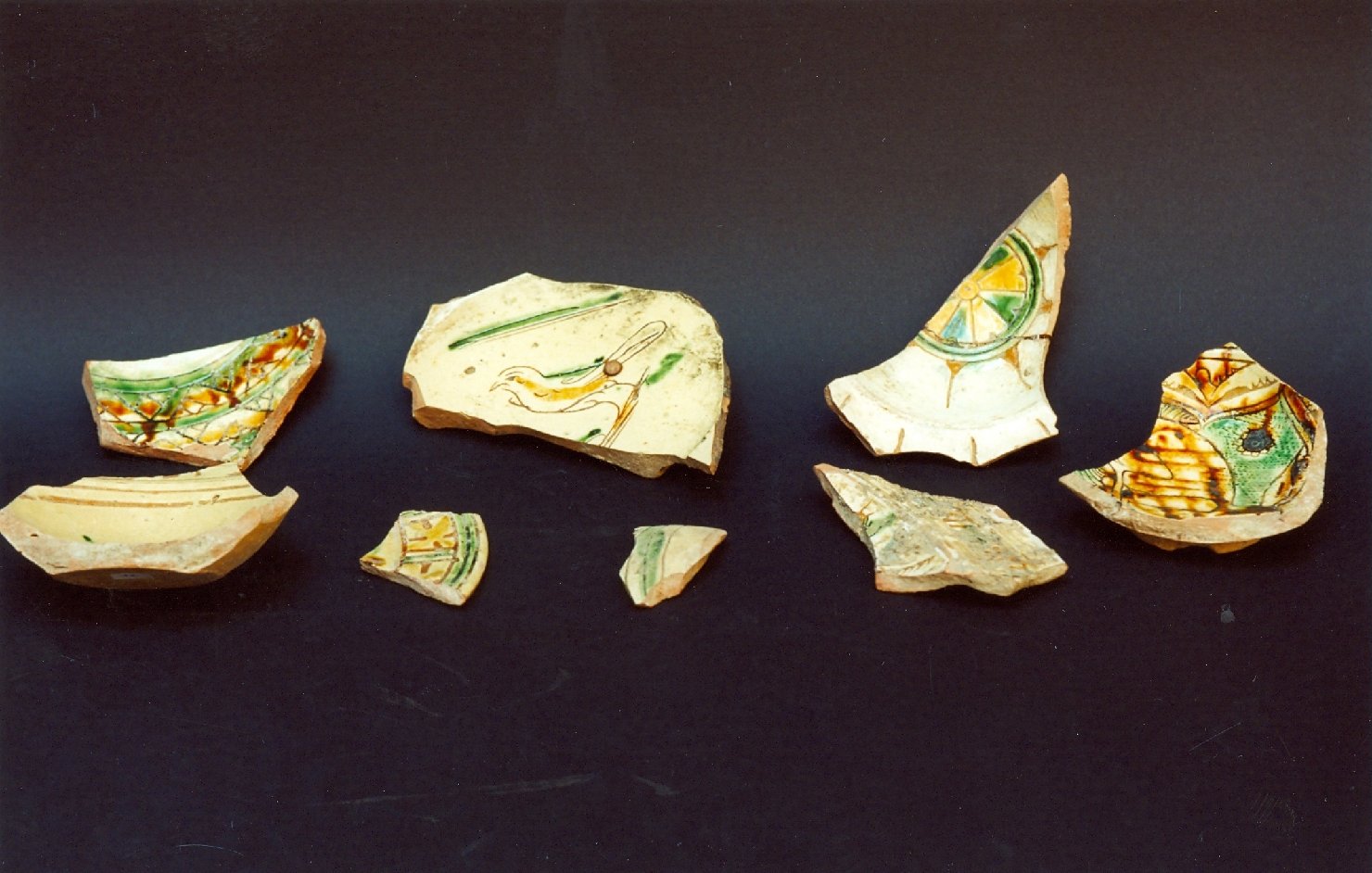 piatto, frammento - bottega emiliano-romagnola (secc. XV/ XVI)