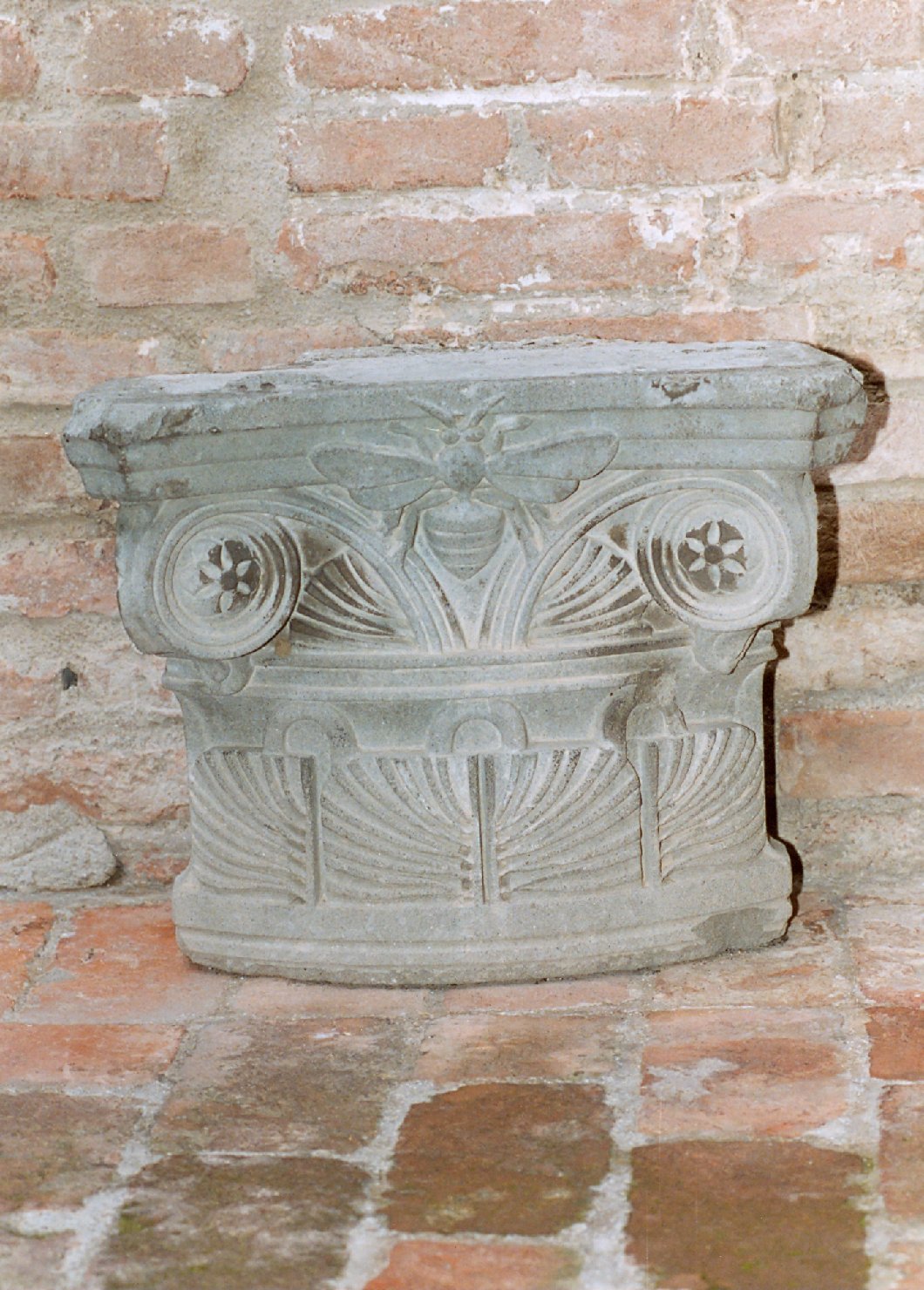 semicapitello, coppia - manifattura emiliana (sec. XX)