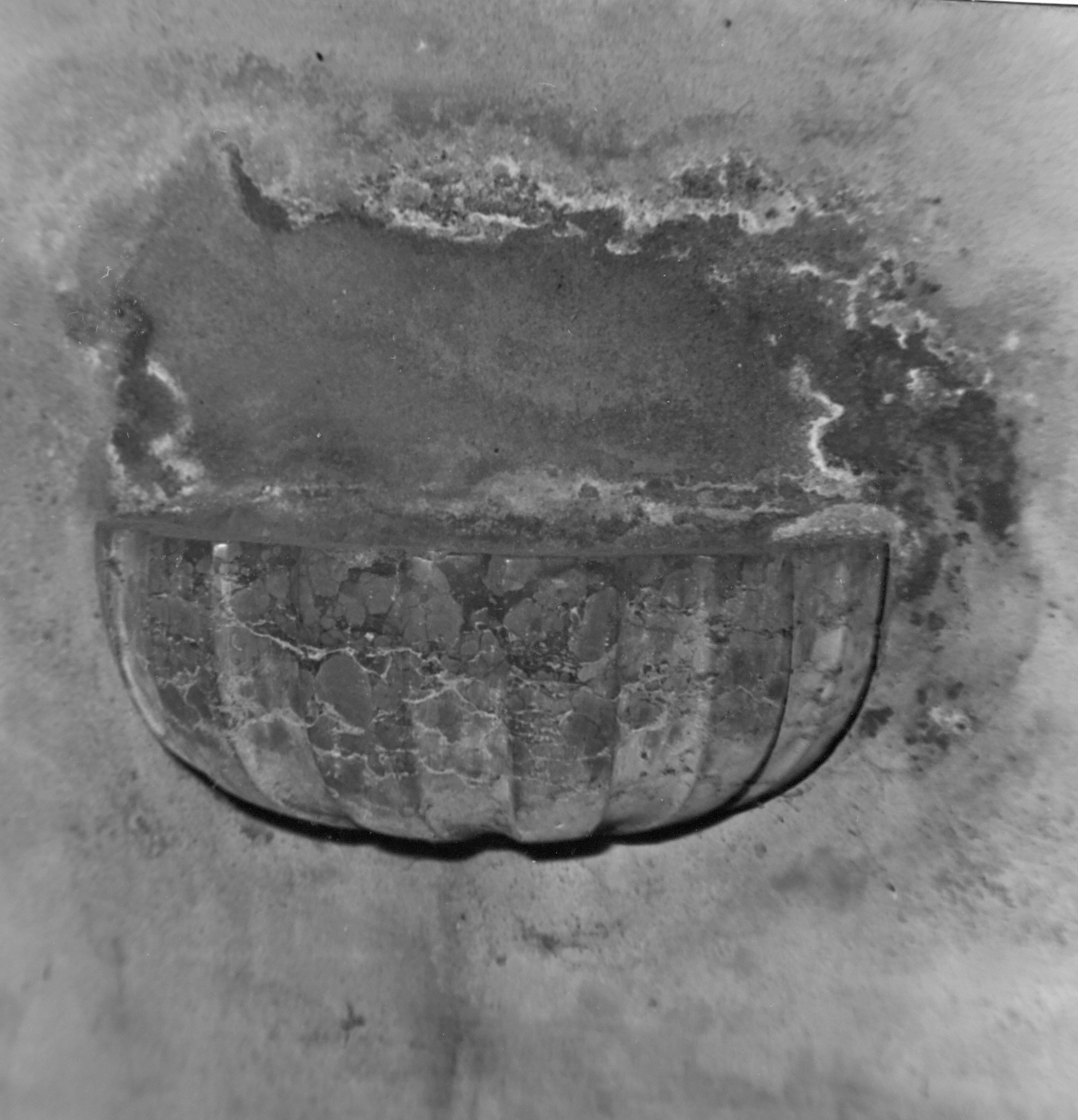 acquasantiera - da parete, serie - bottega emiliana (inizio sec. XVIII)